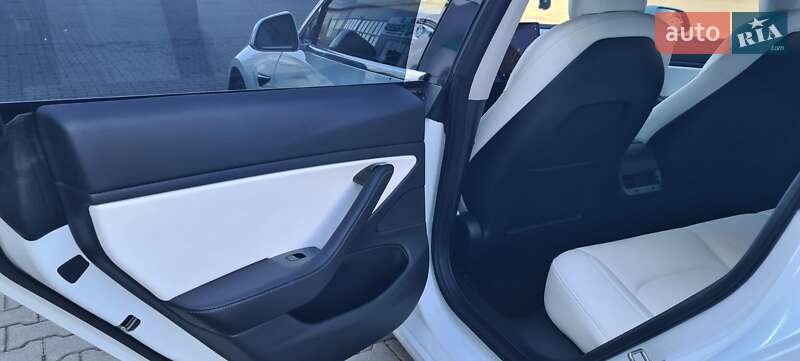 Позашляховик / Кросовер Toyota RAV4 EV 2014 в Нововолинську фото 18 Позашляховик / Кросовер Toyota RAV4 EV 2014 в Нововолинську