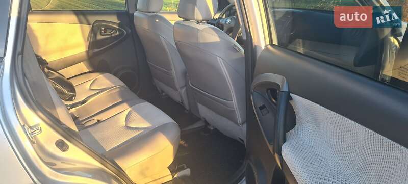 Позашляховик / Кросовер Toyota RAV4 EV 2014 в Нововолинську фото 30 Позашляховик / Кросовер Toyota RAV4 EV 2014 в Нововолинську