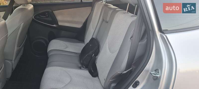 Позашляховик / Кросовер Toyota RAV4 EV 2014 в Нововолинську фото 42 Позашляховик / Кросовер Toyota RAV4 EV 2014 в Нововолинську