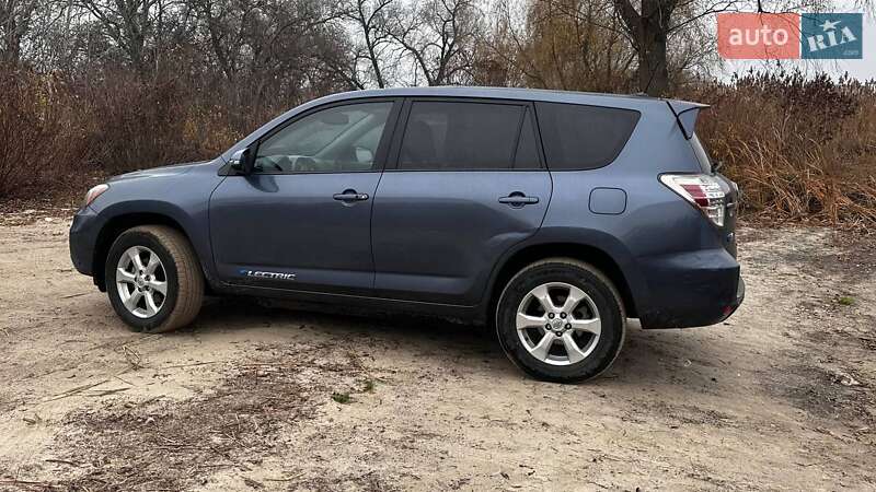 Внедорожник / Кроссовер Toyota RAV4 EV 2013 в Кременчуге фото 4 Внедорожник / Кроссовер Toyota RAV4 EV 2013 в Кременчуге