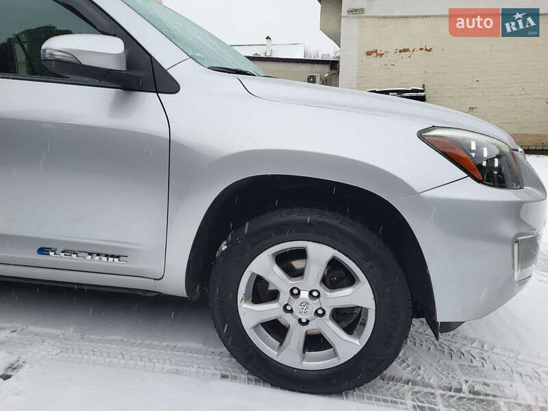 Позашляховик / Кросовер Toyota RAV4 EV 2014 в Черкасах фото 15 Позашляховик / Кросовер Toyota RAV4 EV 2014 в Черкасах