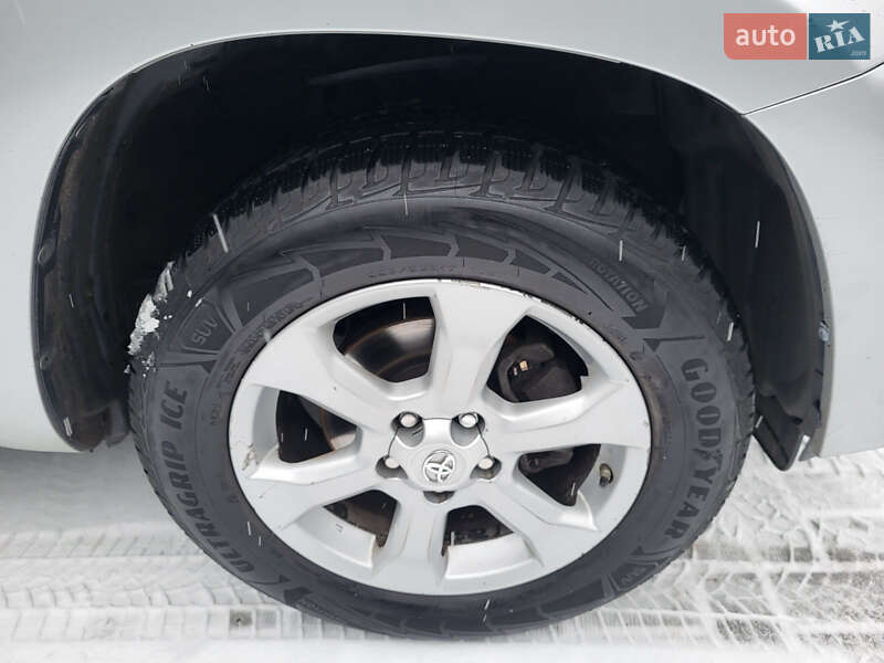 Позашляховик / Кросовер Toyota RAV4 EV 2014 в Черкасах фото 16 Позашляховик / Кросовер Toyota RAV4 EV 2014 в Черкасах