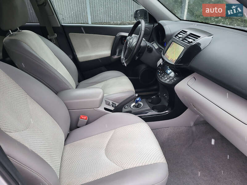Позашляховик / Кросовер Toyota RAV4 EV 2014 в Черкасах фото 39 Позашляховик / Кросовер Toyota RAV4 EV 2014 в Черкасах
