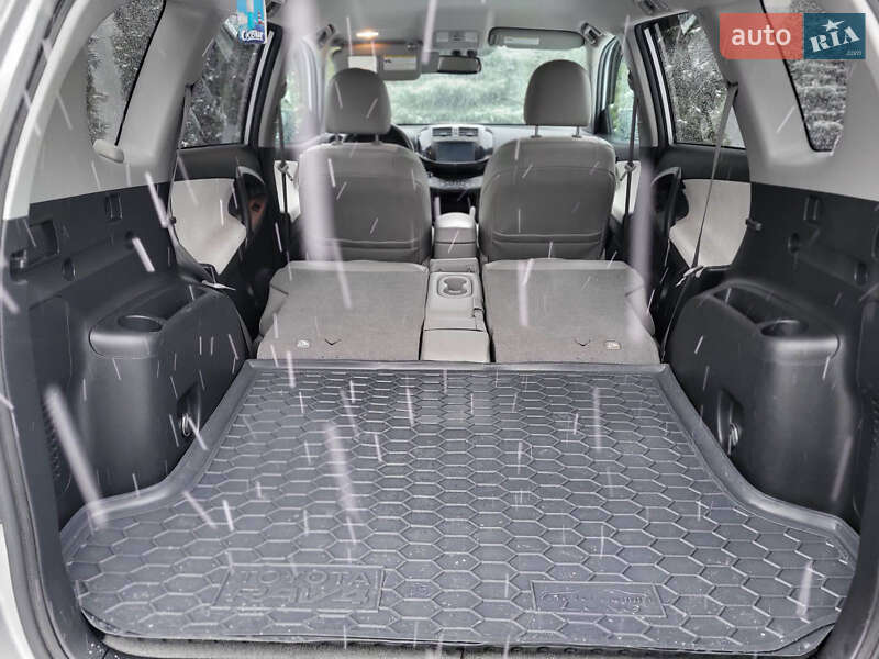 Позашляховик / Кросовер Toyota RAV4 EV 2014 в Черкасах фото 63 Позашляховик / Кросовер Toyota RAV4 EV 2014 в Черкасах
