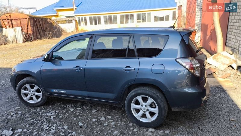 Toyota RAV4 EV 2014