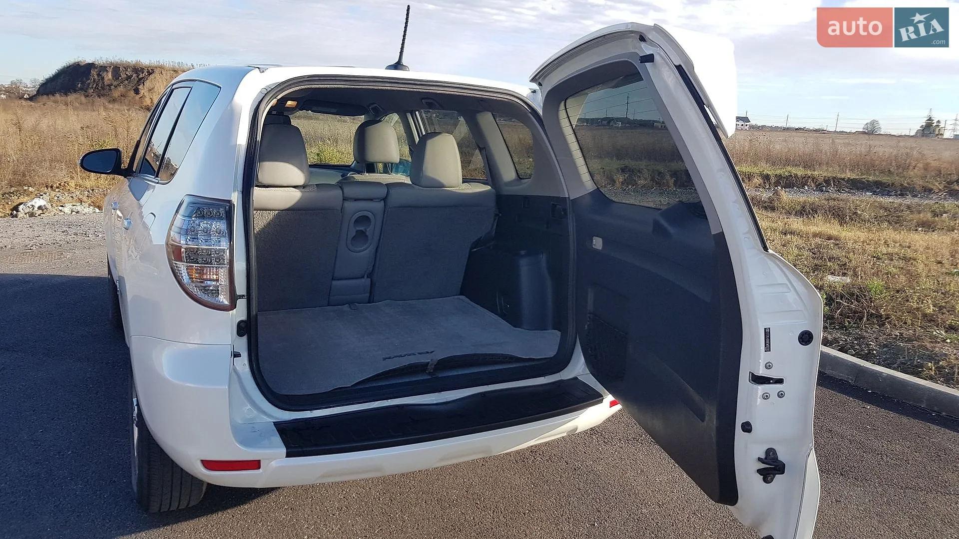 2014 Toyota RAV 4 - мініатюра 6