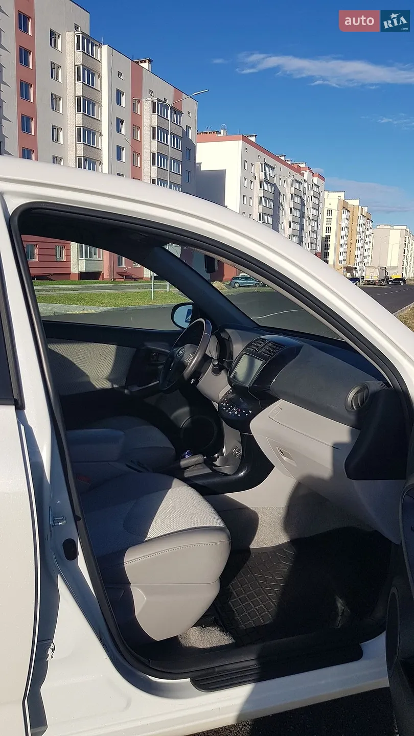 2014 Toyota RAV 4 - мініатюра 16