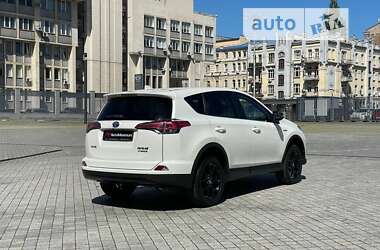 Внедорожник / Кроссовер Toyota RAV4 PHEV 2018 в Киеве