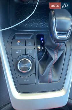 Внедорожник / Кроссовер Toyota RAV4 PHEV 2021 в 