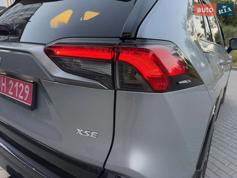 Внедорожник / Кроссовер Toyota RAV4 PHEV 2020 в Ровно