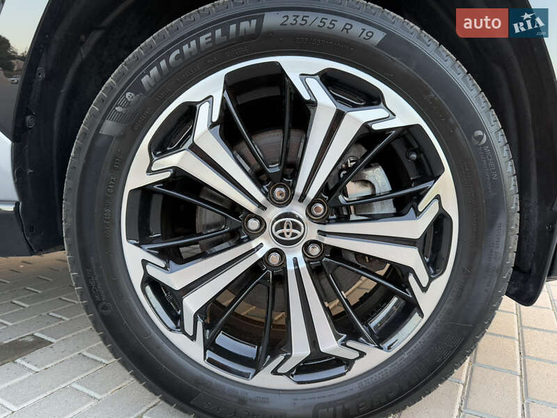 Внедорожник / Кроссовер Toyota RAV4 PHEV 2020 в Ровно