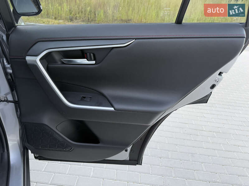 Внедорожник / Кроссовер Toyota RAV4 PHEV 2020 в Ровно