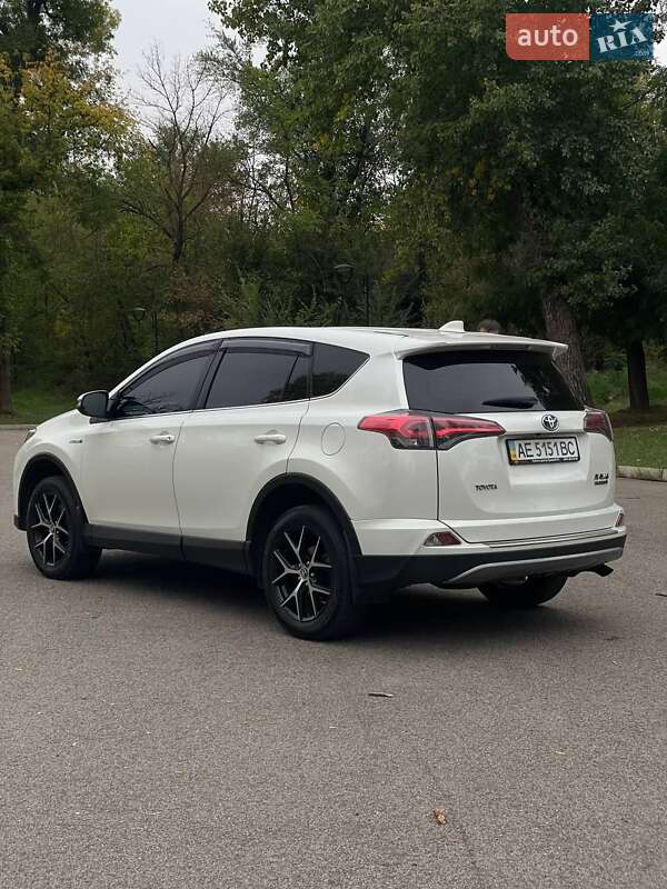 Позашляховик / Кросовер Toyota RAV4 PHEV 2016 в Києві фото 8 Позашляховик / Кросовер Toyota RAV4 PHEV 2016 в Києві