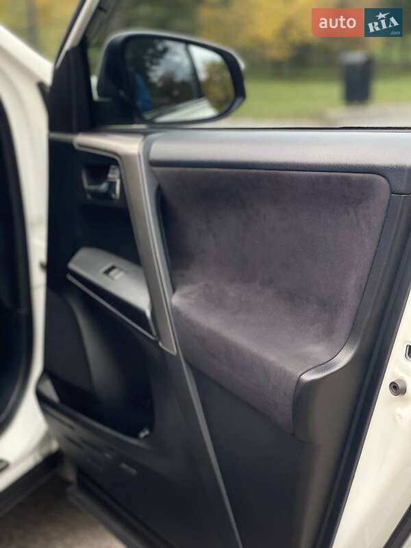 Позашляховик / Кросовер Toyota RAV4 PHEV 2016 в Києві фото 13 Позашляховик / Кросовер Toyota RAV4 PHEV 2016 в Києві