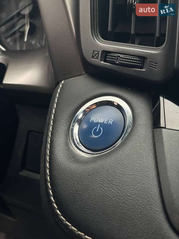 Позашляховик / Кросовер Toyota RAV4 PHEV 2016 в Києві фото 18 Позашляховик / Кросовер Toyota RAV4 PHEV 2016 в Києві