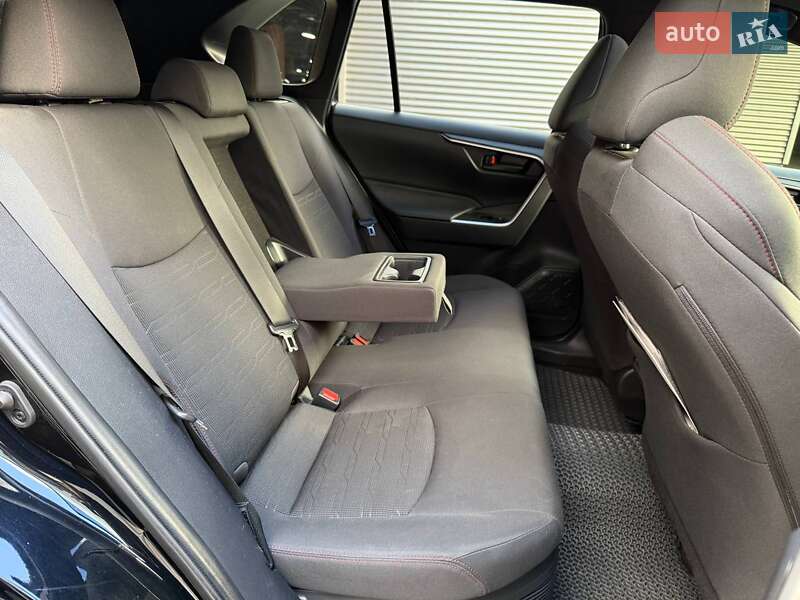 Позашляховик / Кросовер Toyota RAV4 PHEV 2021 в Києві