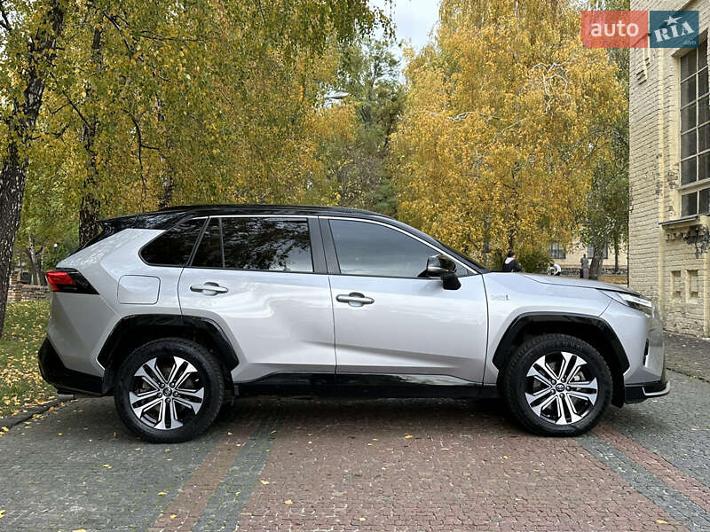 Позашляховик / Кросовер Toyota RAV4 PHEV 2023 в Києві фото 12 Позашляховик / Кросовер Toyota RAV4 PHEV 2023 в Києві