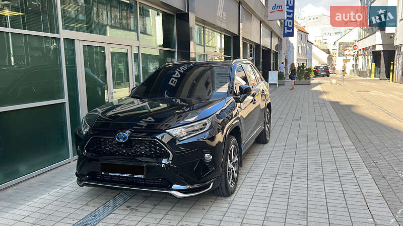 Позашляховик / Кросовер Toyota RAV4 PHEV 2021 в Кривому Розі