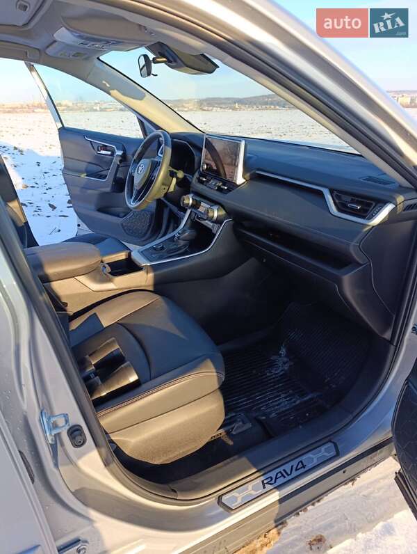 Внедорожник / Кроссовер Toyota RAV4 PHEV 2024 в Тернополе