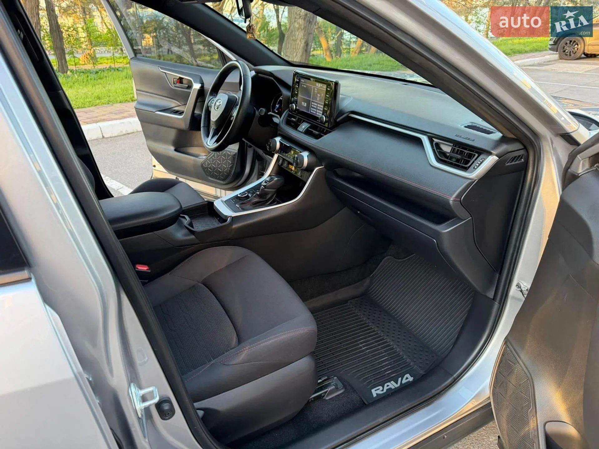 2021 Toyota RAV 4 - мініатюра 17