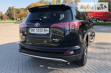 Внедорожник / Кроссовер Toyota RAV4 2017 в Киеве