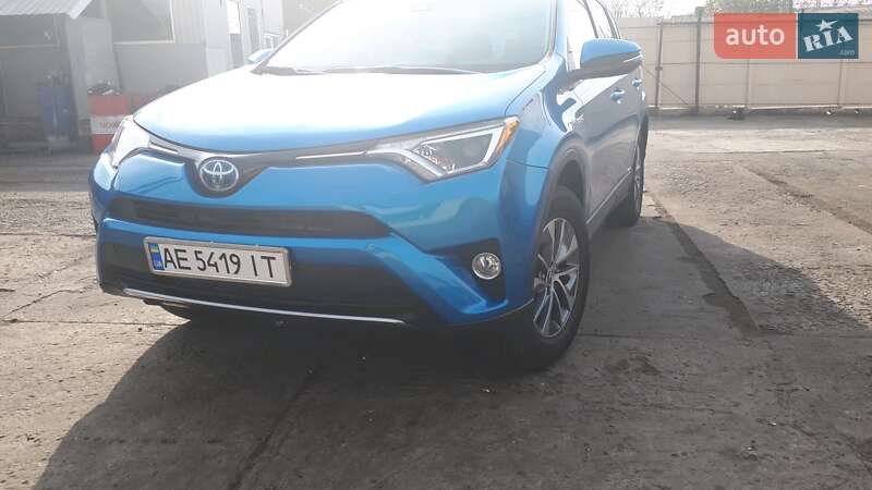 Позашляховик / Кросовер Toyota RAV4 2016 в Кривому Розі