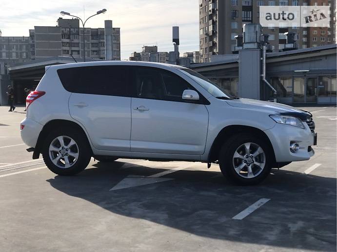 Внедорожник / Кроссовер Toyota RAV4 2013 в Киеве