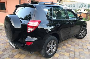 Внедорожник / Кроссовер Toyota RAV4 2010 в Яремче