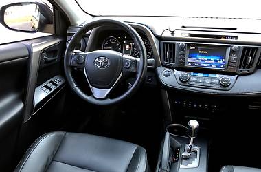 Внедорожник / Кроссовер Toyota RAV4 2016 в Харькове