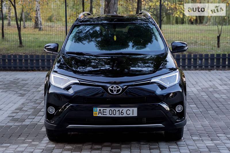 Позашляховик / Кросовер Toyota RAV4 2016 в Дніпрі