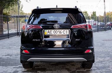 Позашляховик / Кросовер Toyota RAV4 2016 в Дніпрі