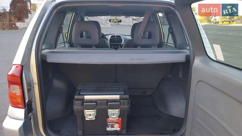 Внедорожник / Кроссовер Toyota RAV4 2001 в Киеве