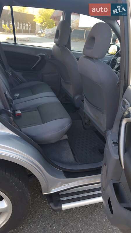 Внедорожник / Кроссовер Toyota RAV4 2001 в Киеве