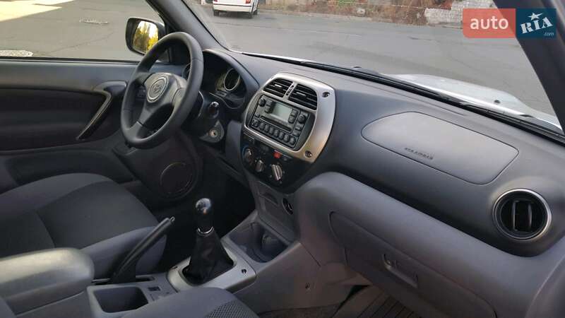 Внедорожник / Кроссовер Toyota RAV4 2001 в Киеве