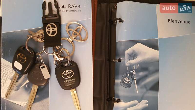 Внедорожник / Кроссовер Toyota RAV4 2001 в Киеве