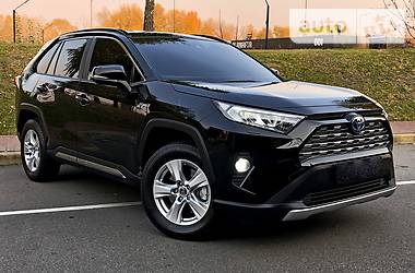 Внедорожник / Кроссовер Toyota RAV4 2019 в Киеве