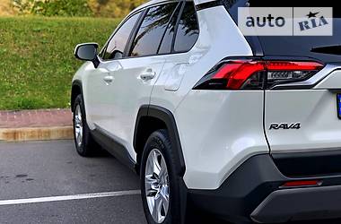 Позашляховик / Кросовер Toyota RAV4 2019 в Тернополі