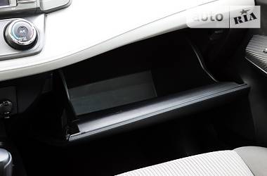 Позашляховик / Кросовер Toyota RAV4 2014 в 