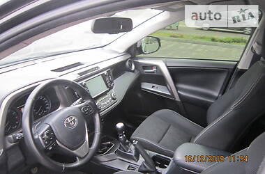 Позашляховик / Кросовер Toyota RAV4 2017 в 