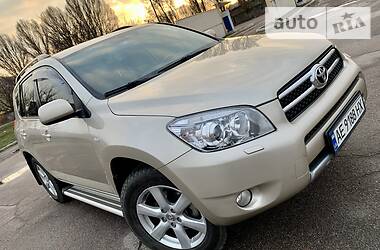 Позашляховик / Кросовер Toyota RAV4 2008 в 