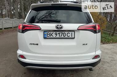 Внедорожник / Кроссовер Toyota RAV4 2016 в Ровно