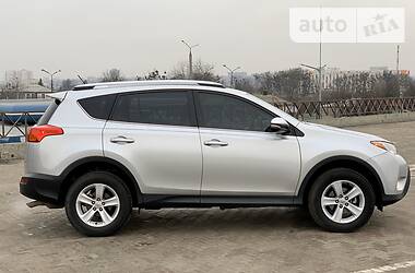 Позашляховик / Кросовер Toyota RAV4 2015 в 