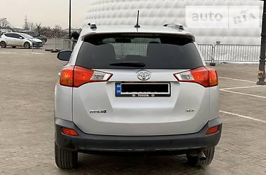 Позашляховик / Кросовер Toyota RAV4 2015 в 