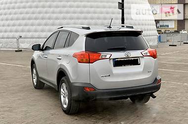 Позашляховик / Кросовер Toyota RAV4 2015 в 