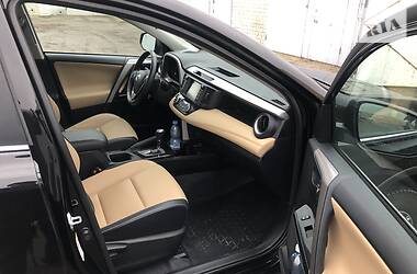 Позашляховик / Кросовер Toyota RAV4 2016 в 