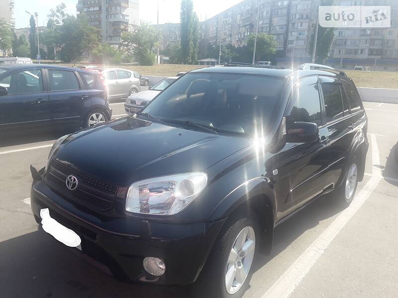 Позашляховик / Кросовер Toyota RAV4 2004 в 
