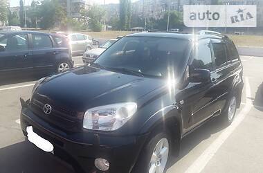 Позашляховик / Кросовер Toyota RAV4 2004 в 