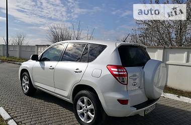 Позашляховик / Кросовер Toyota RAV4 2010 в 