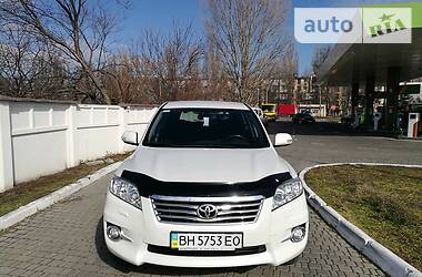 Позашляховик / Кросовер Toyota RAV4 2010 в 