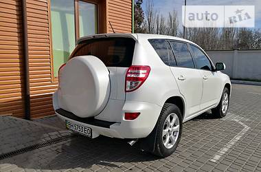 Позашляховик / Кросовер Toyota RAV4 2010 в 